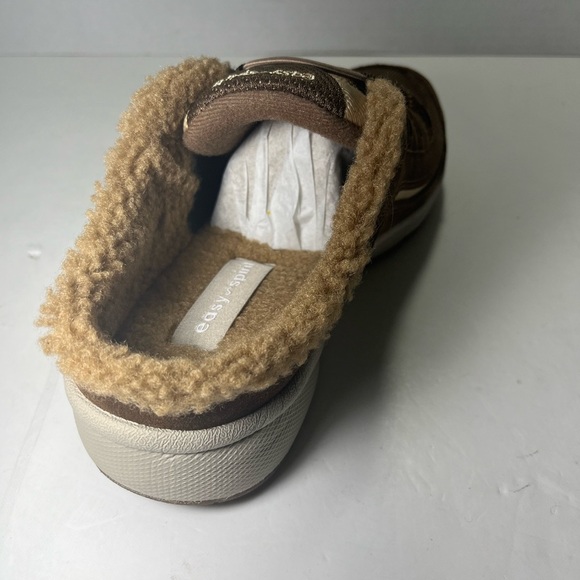 Women's Romyclog Cozy Walking Mules - Picture 8 of 10